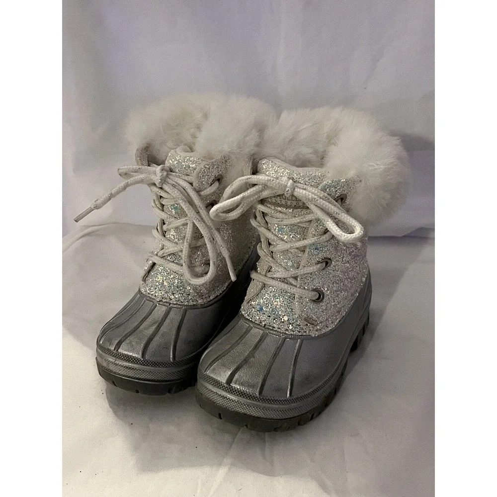 Magellan Outdoors Duck Boots Girls Size 7 Silver w/ Fur Trim Winter Snow